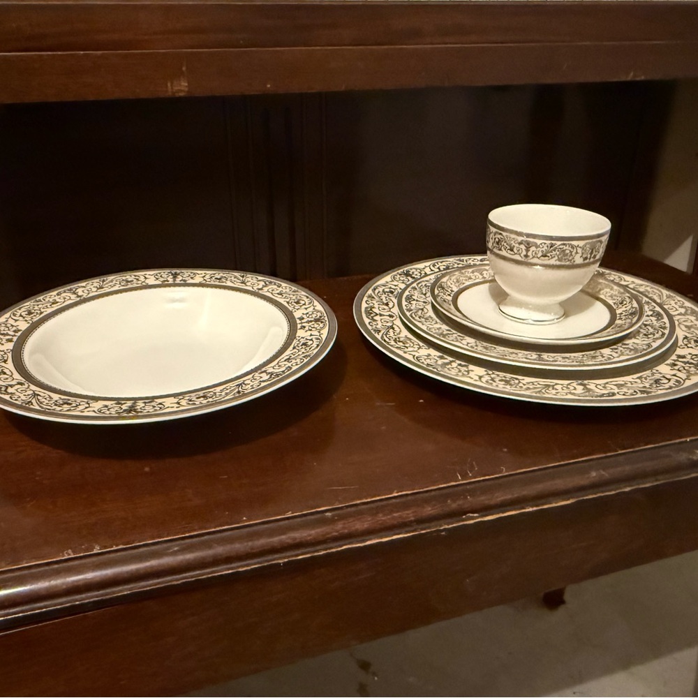 5 pc Shinepukur Ivory China Set - Platinum Ambrosia Pattern